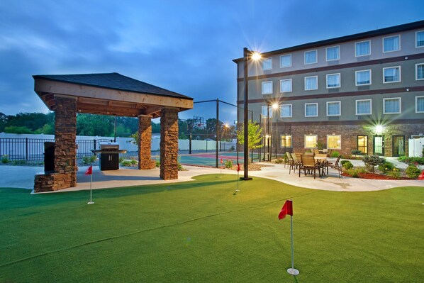 Outdoor dining - Indoor Pool + Free Wi-Fi, Free Breakfast | Only 20 Minutes from the University of Notre Dame (Elkhart)