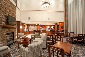 Dining - King Suite. Free Breakfast. Indoor Pool & Hot Tub. Walk to the Missouri River. (Great Falls)