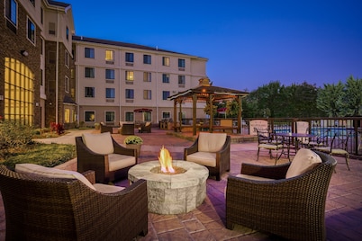 Perfect for Groups! | Pool + Gym + Free Breakfast