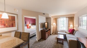 TV, DVD player, offices - Pool. Gym. Close to Convention Center. (Wilmington)