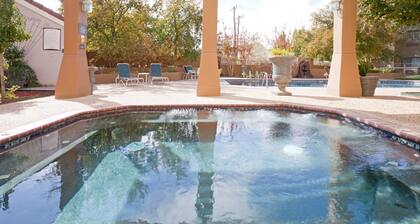 Free Breakfast. Shared Pool & Hot Tub. Studio Near Texas Tech University & University Medical Center.