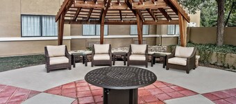 Free Breakfast. Shared Pool & Hot Tub. Studio Near Texas Tech University & University Medical Center.