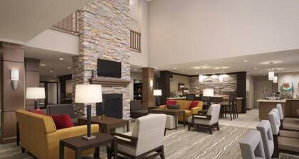 King Suite. Free Breakfast. Pool. Only 5 Miles from Purdue University!