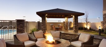 King Suite. Free Breakfast. Pool. Great for Business Travelers!