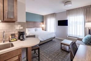Tabla de planchar con plancha, wifi gratis y ropa de cama 
