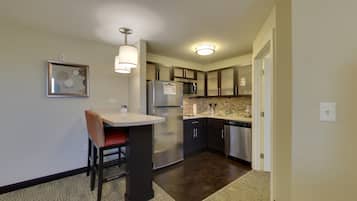Fridge, microwave, stovetop, dishwasher