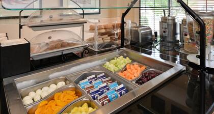 Free Breakfast. Indoor Pool & Hot Tub. Near the Virginia Beach business district!