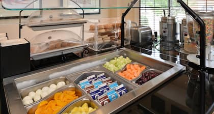 King Suite. Free Breakfast. Indoor Pool & Hot Tub. Great for Business Travelers!