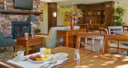 Free Breakfast. Outdoor Pool & Hot Tub. Near Edwards Air Force Base!