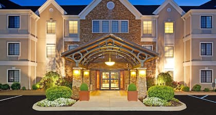 Comfortable Suite! Free Breakfast Buffet + Shared Outdoor Pool. Close to Ford Motor Company!