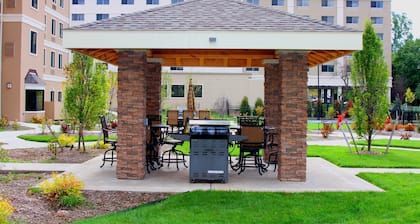 King Suite Near Syracuse University | Free Breakfast + Fitness Center