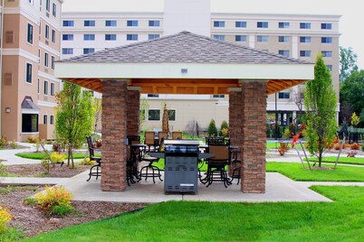 King Suite Near Syracuse University | Free Breakfast + Fitness Center