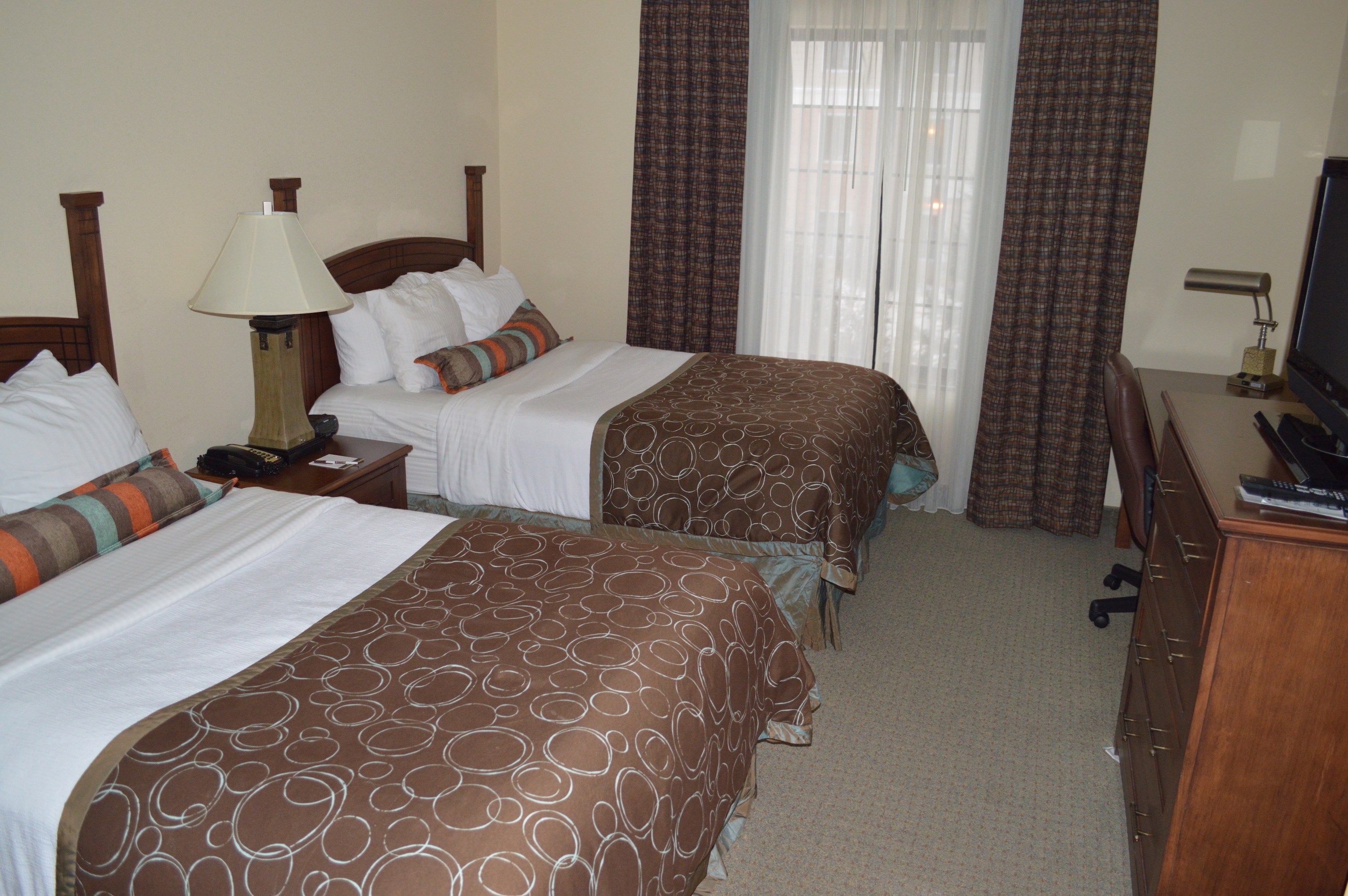 2 bedrooms, in-room safe, iron/ironing board, free WiFi