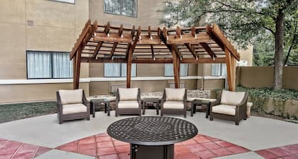 With Pool + Hot tub | Breakfast & Evening Social