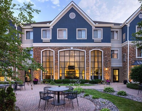 Cozy Studio | Free Breakfast. Pool & Gym.