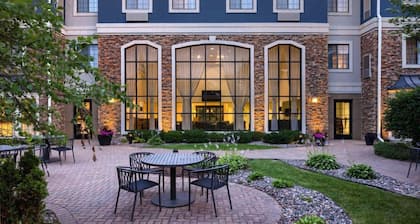 Cozy Studio | Free Breakfast. Pool & Gym.