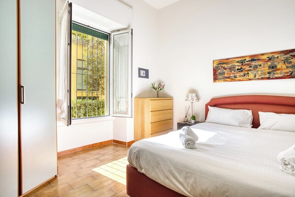 Comfort Apartment, City View | 1 bedroom, free WiFi, bed sheets - Adorable flat near centre (Milan)
