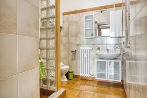 Comfort Apartment, City View | Bathroom - Adorable flat near centre (Milan)