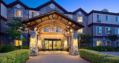 1 Bedroom | Free Breakfast. Pool & Hot Tub