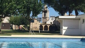 A swimming pool with a clear view of a church with a clock tower in the background. - Fantastic house in a quiet area. (Salitja)
