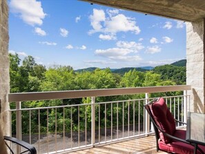 Property grounds - Whispering Pines 444| Two Bedroom | Mountain View | King Beds | Sleeps 6 (Pigeon Forge)