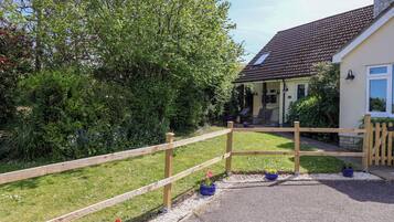 Cottage | Property grounds