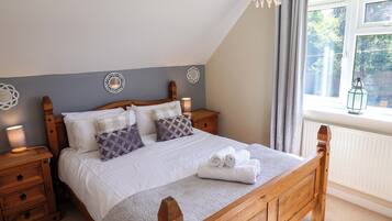 Cottage | 2 bedrooms, individually decorated, individually furnished, free WiFi