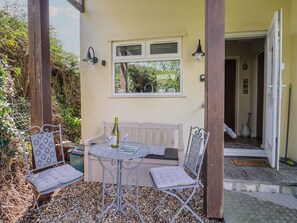 Outdoor dining - Rosemarie Annexe (Axminster)