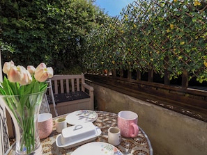 Cottage | Outdoor dining