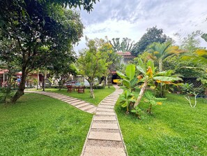Property grounds - Sala Noble Two-Villa Retreat with 6-Bedrooms in Siem Reap-Share Swimming Pool (Krong Siem Reap)