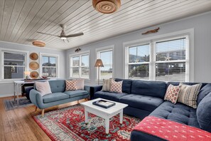 Smart-TV, bordtennis og bøker