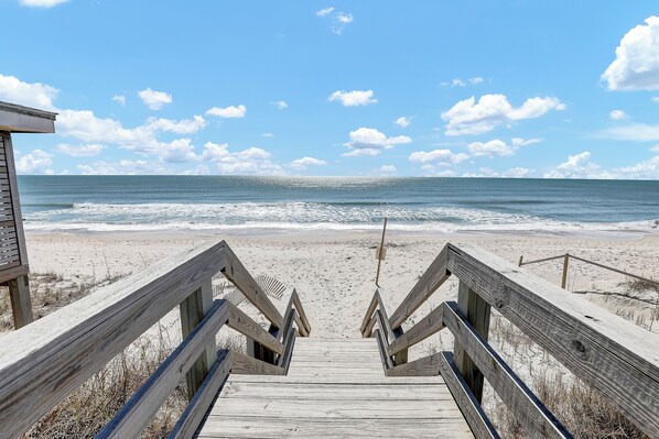 In Strandnähe, Liegestühle, Strandtücher