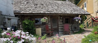 Historic Sadie's Log Cabin