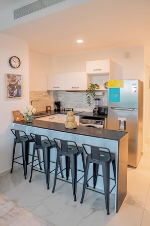 Fridge, microwave, stovetop, coffee/tea maker - Awesome pool & golf view apartment in marvelous Punta Cana with balcony & Wi-Fi (Punta Cana)