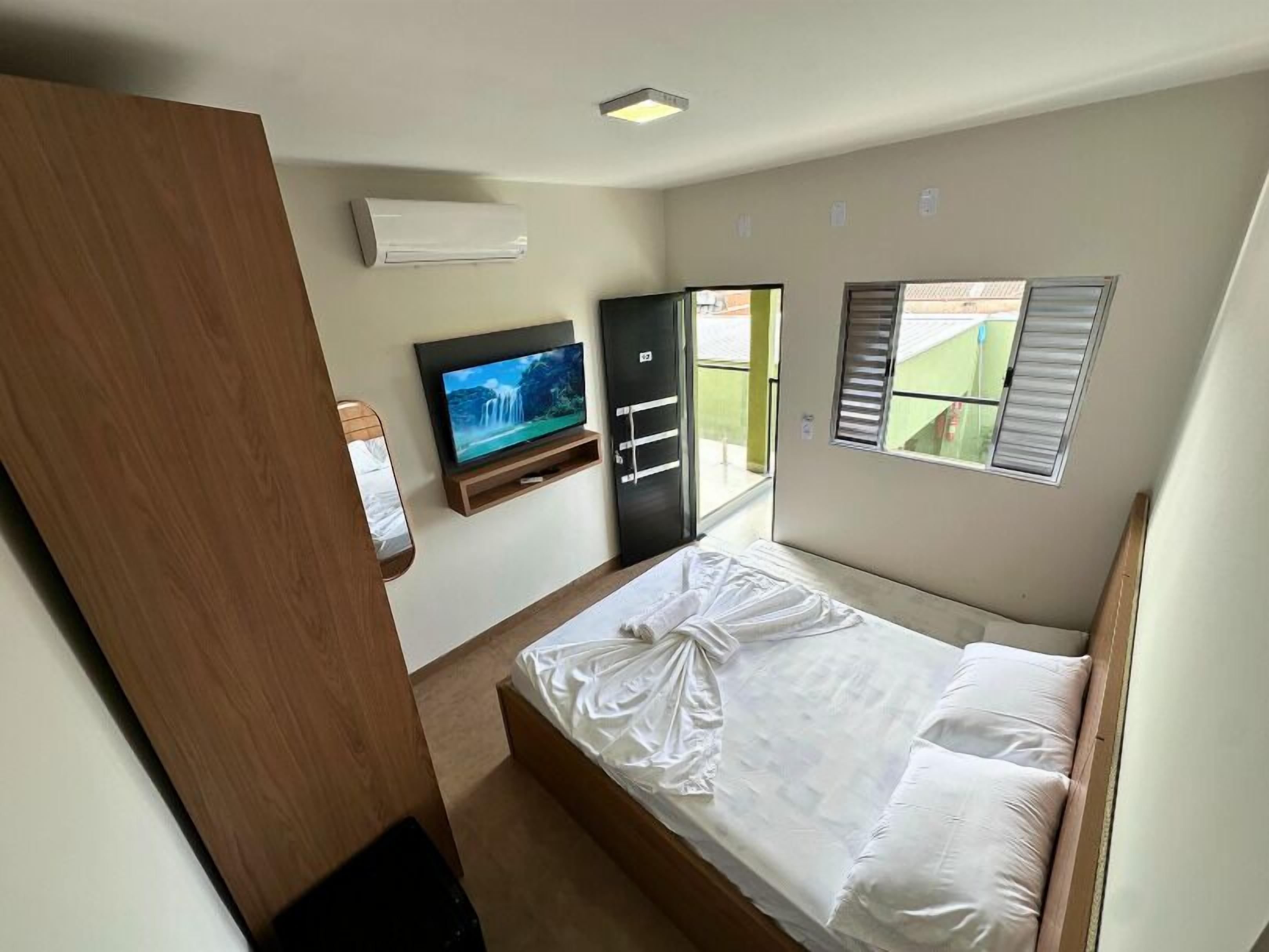 基础三人房 | 起居区