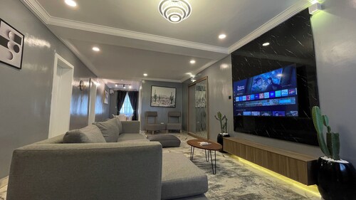 Stylish 2bedroom Apartment in Lekki: Fast WiFi, 24hrs Power, Cozy Luxury
