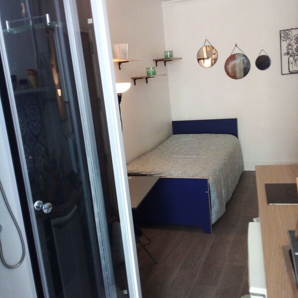 1 habitación y ropa de cama