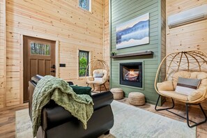 テレビ、暖炉、書斎 / ワークスペース