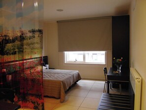 1 bedroom, bed sheets