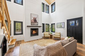 Fernseher, Kamin, Arbeitsbereiche