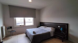 1 bedroom, bed sheets