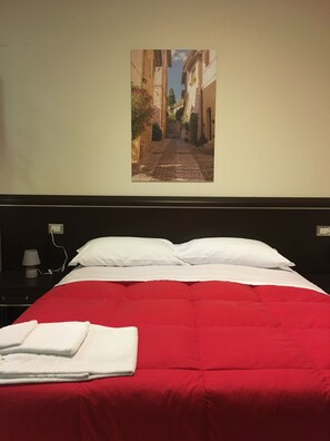 1 bedroom, bed sheets