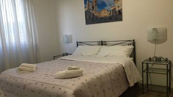 2 chambres, fer et planche Ă repasser, Wi-Fi gratuit, draps fournis