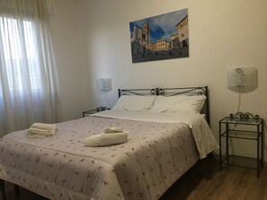 2 camere, ferro/asse da stiro, Wi-Fi gratuito, lenzuola