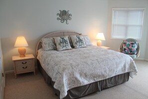 4 bedrooms, travel crib, internet, bed sheets