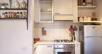 Ospitaci - Via Cairoli