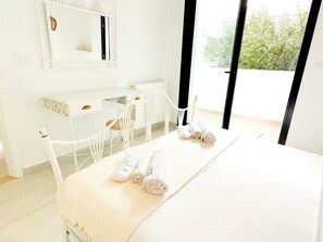 3 chambres, fer et planche à repasser, Wi-Fi gratuit, draps fournis