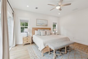 6 bedrooms, iron/ironing board, internet, bed sheets