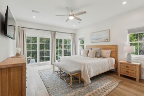 6 bedrooms, iron/ironing board, Internet, bed sheets