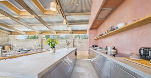 Kühlschrank, Mikrowelle, Ofen, Geschirrspüler